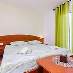Mladen P بيت ضيافة Banjol