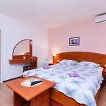 Mladen P بيت ضيافة Banjol