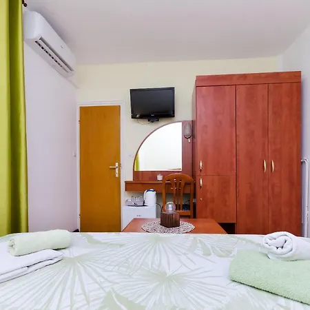 Mladen P Gostinjska kuća 2*