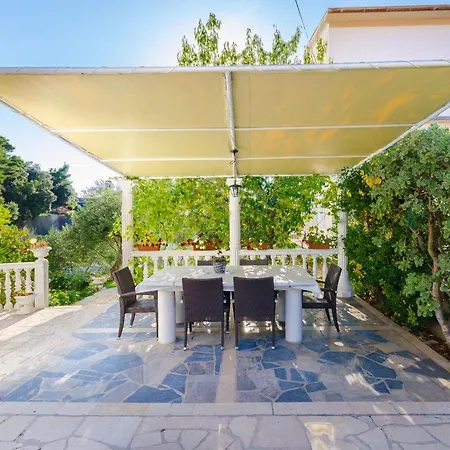 Mladen P Guest house Banjol