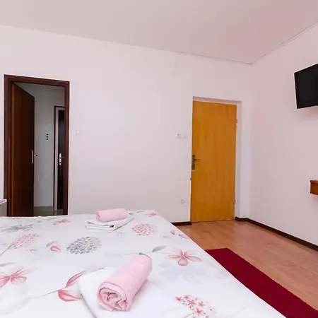 Guest house Mladen P